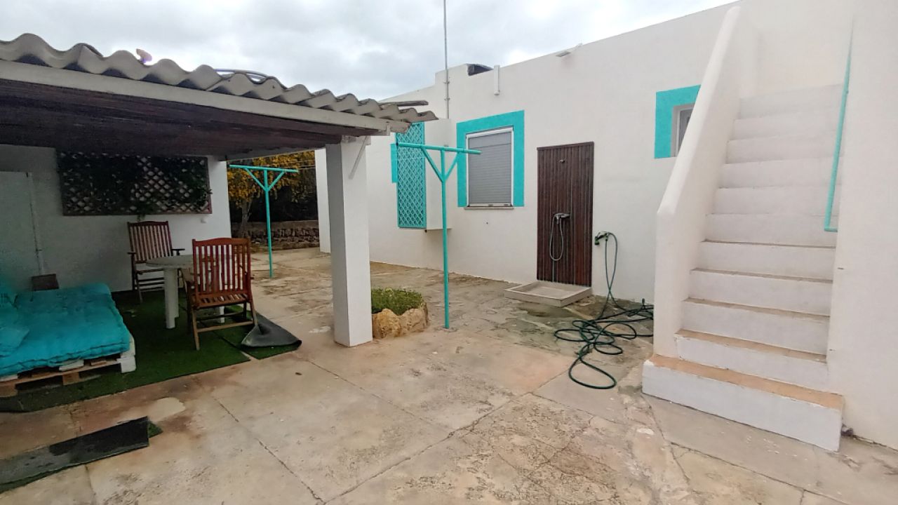 Ebenerdiges und modernes Chalet mit 5 Zimmern in Cala LLombards -- CH 20