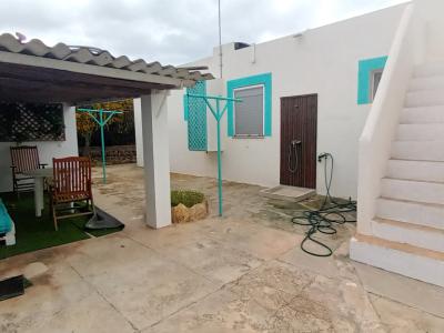 Ebenerdiges und modernes Chalet mit 5 Zimmern in Cala LLombards -- CH 20