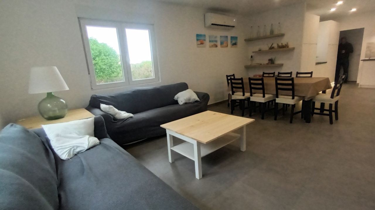 Ebenerdiges und modernes Chalet mit 5 Zimmern in Cala LLombards -- CH 20