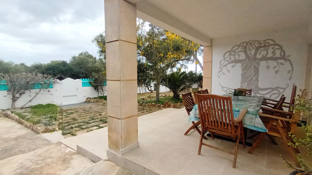 Ebenerdiges und modernes Chalet mit 5 Zimmern in Cala LLombards -- CH 20