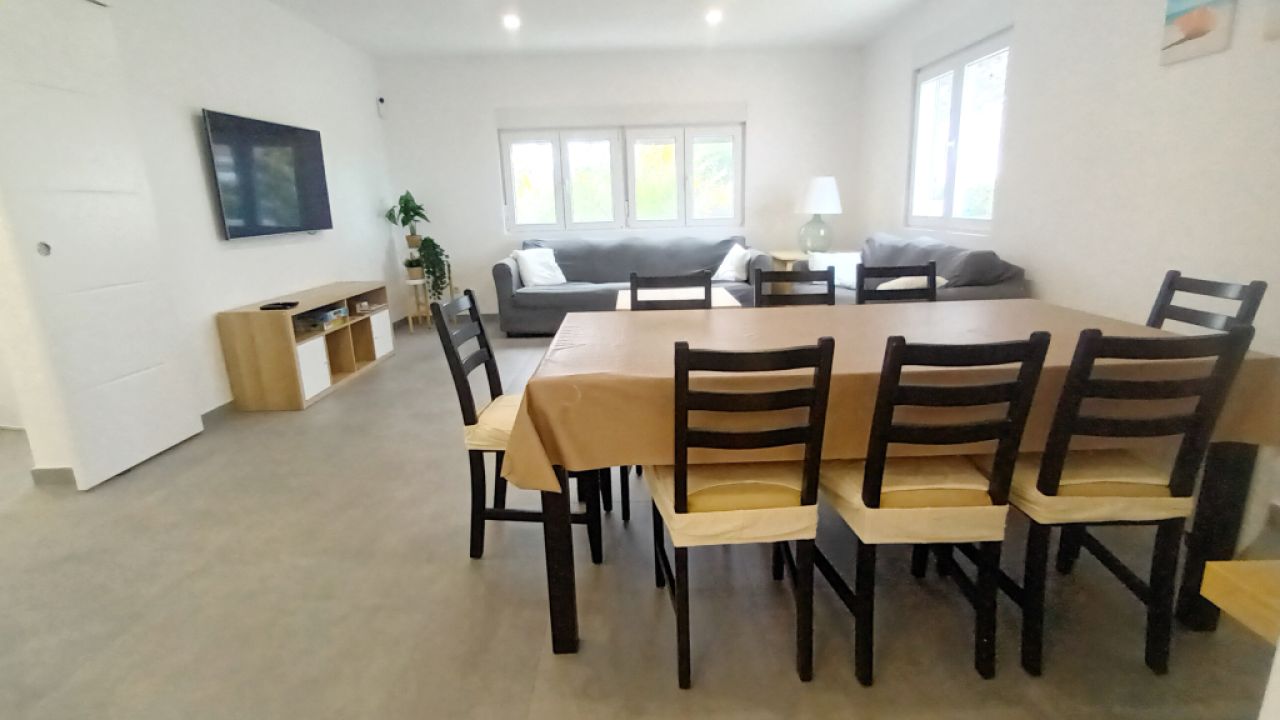 Ebenerdiges und modernes Chalet mit 5 Zimmern in Cala LLombards -- CH 20