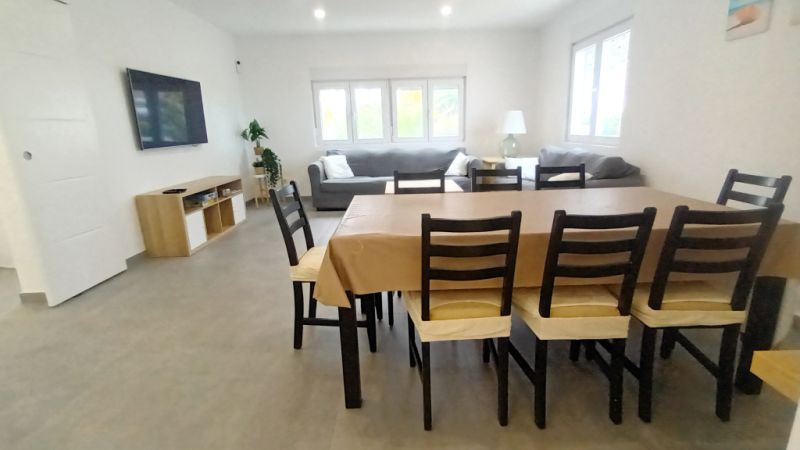 Ebenerdiges und modernes Chalet mit 5 Zimmern in Cala LLombards -- CH 20