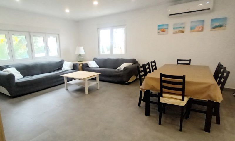 Ebenerdiges und modernes Chalet mit 5 Zimmern in Cala LLombards -- CH 20