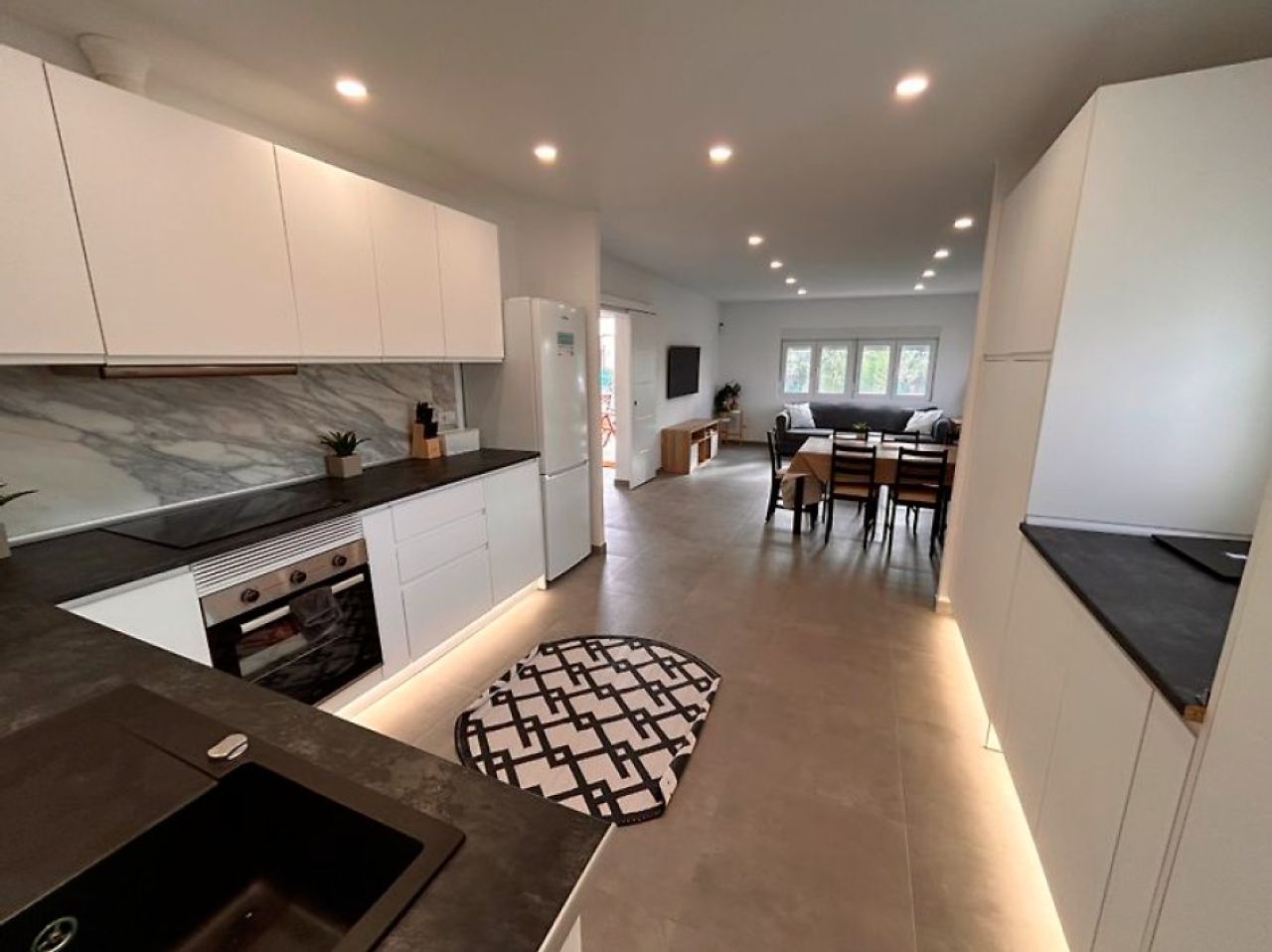 Ebenerdiges und modernes Chalet mit 5 Zimmern in Cala LLombards -- CH 20