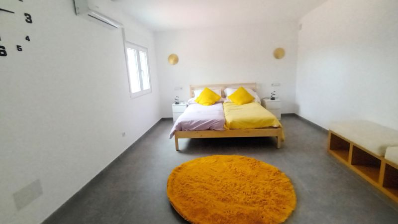 Ebenerdiges und modernes Chalet mit 5 Zimmern in Cala LLombards -- CH 20