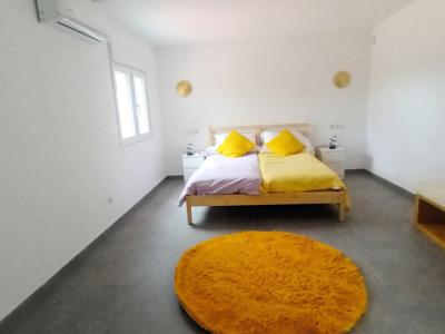 Ebenerdiges und modernes Chalet mit 5 Zimmern in Cala LLombards -- CH 20