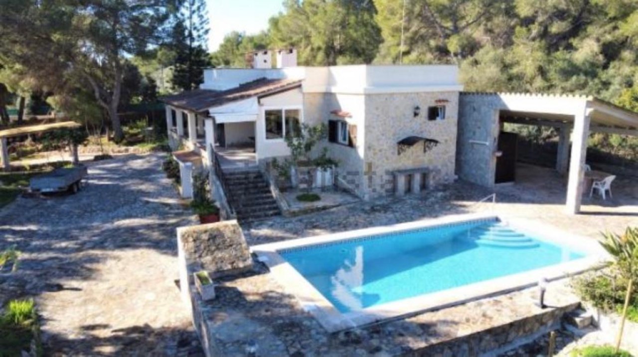 Ebenerdiges und teilmöbliertes Chalet mit Pool in waldiger Zone von Porto Colom _CH 158