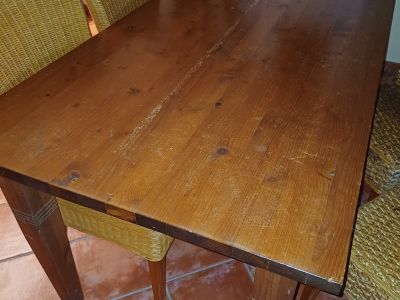 Mesa de madera maciza + 4 sillas