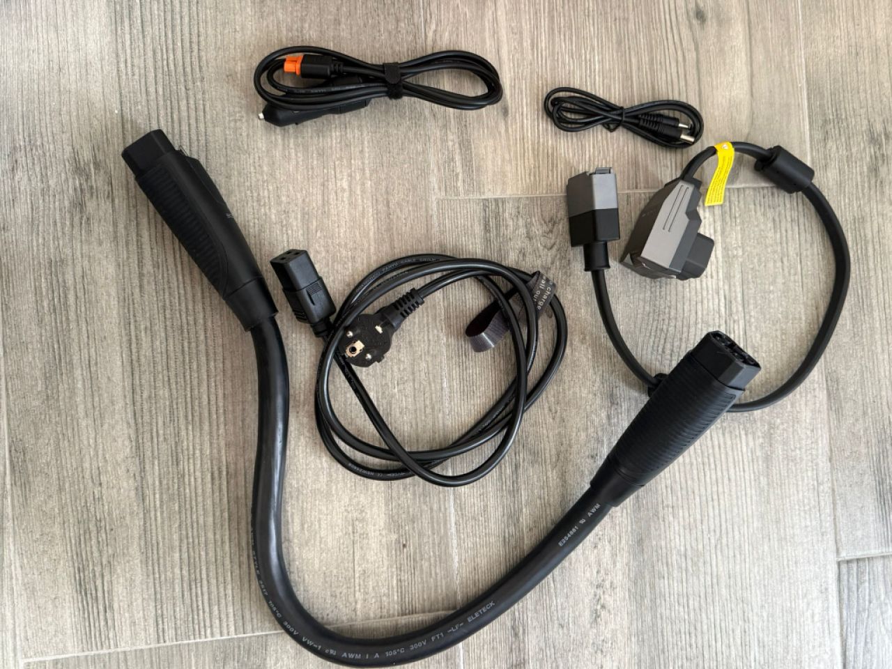 Ecoflow Delta Pro + Zusatzakku & Powerstream 7.400 Wh Balkonkraftwerk Solaranlage PV Anlag