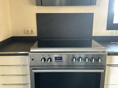 Edelstahl Gasherd / Backofen elektrisch 90 cm breit mit Grillspieß - Top Zustand