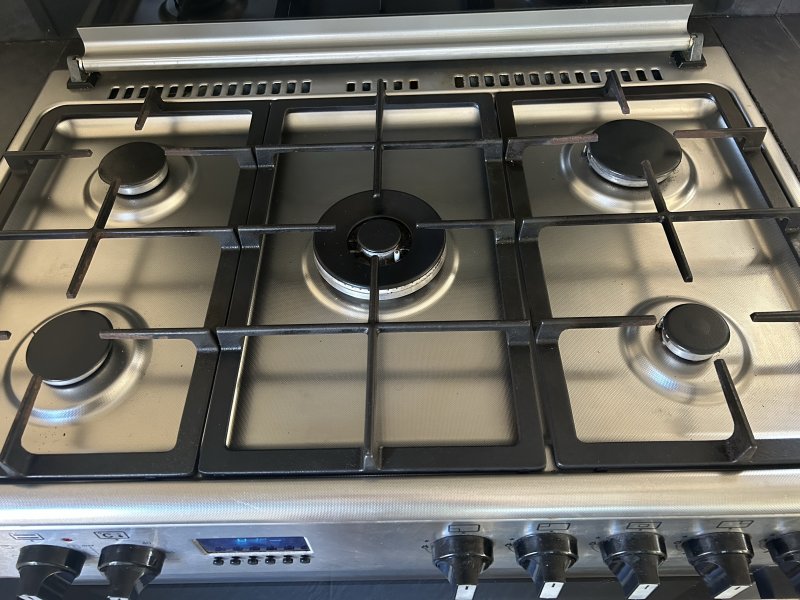 Edelstahl Gasherd / Backofen elektrisch 90 cm breit mit Grillspieß - Top Zustand
