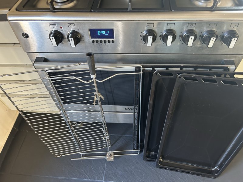 Edelstahl Gasherd / Backofen elektrisch 90 cm breit mit Grillspieß - Top Zustand