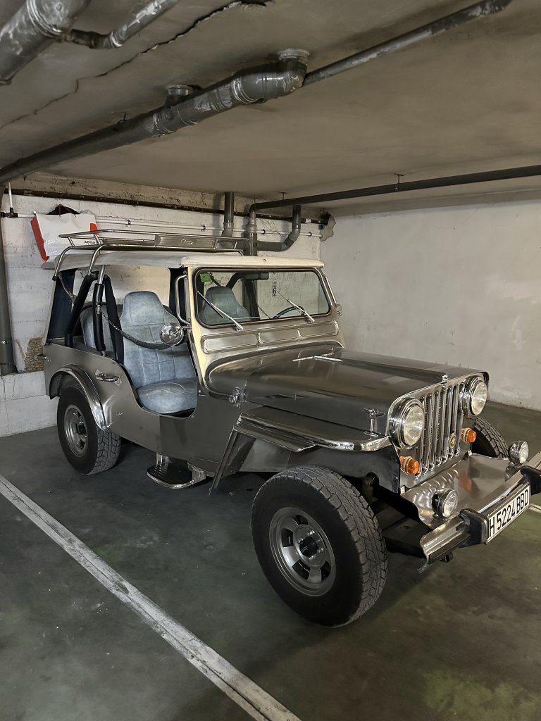 Edelstahl WillyS Jeep Oldtimer / Standort Port Andratx