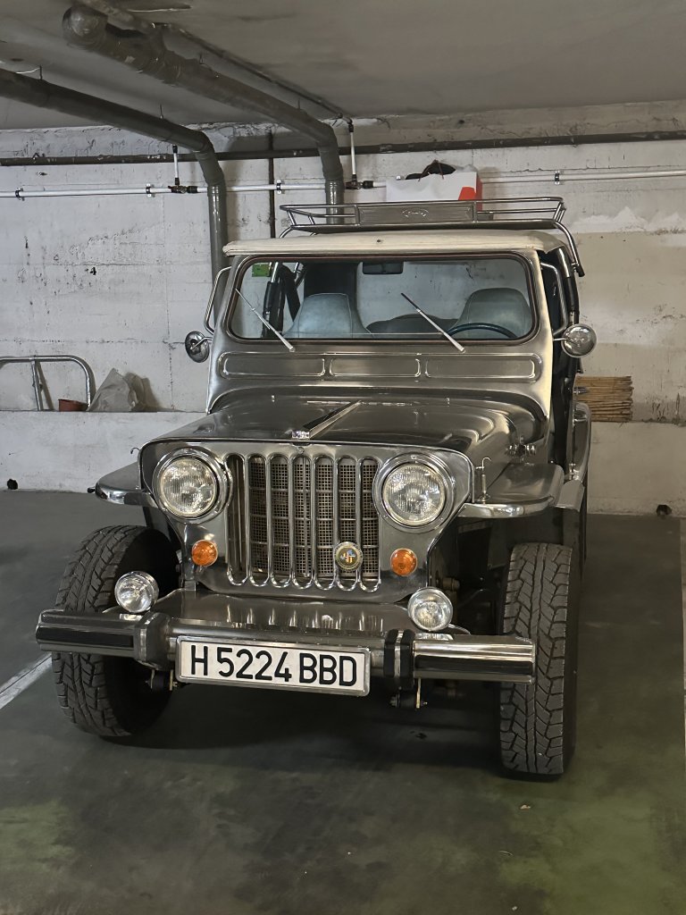 Edelstahl WillyS Jeep Oldtimer / Standort Port Andratx