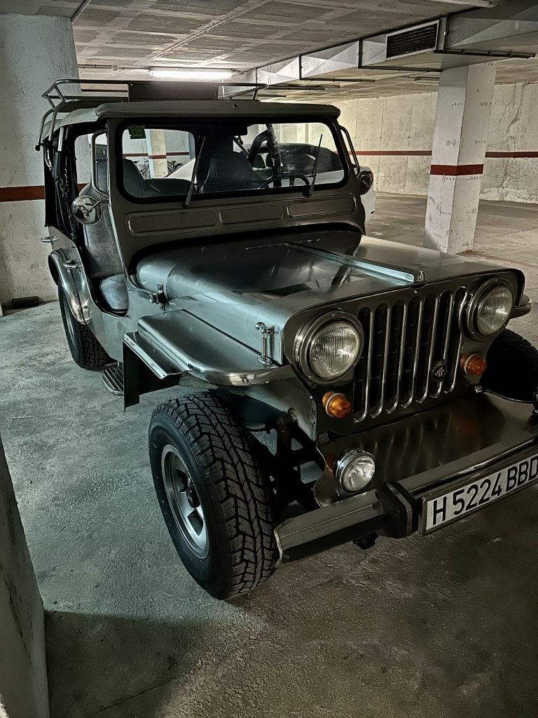 Edelstahl WillyS Jeep Oldtimer / Standort Port Andratx