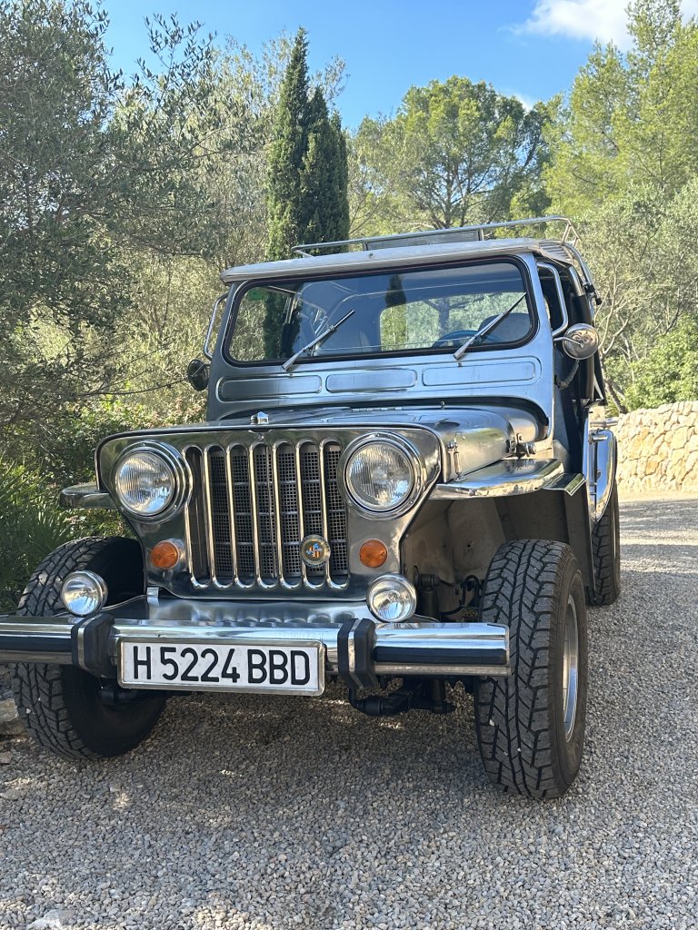 Edelstahl WillyS Jeep Oldtimer / Standort Port Andratx