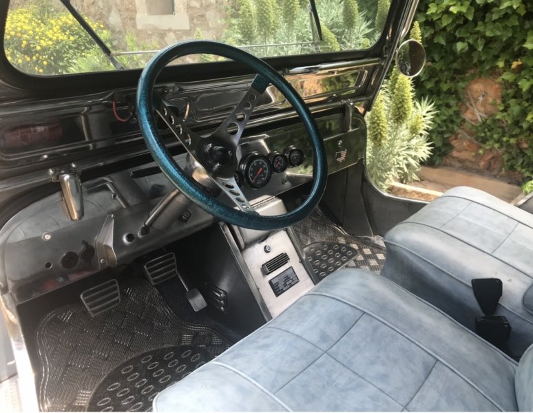 Edelstahl WillyS Jeep Oldtimer / Standort Port Andratx