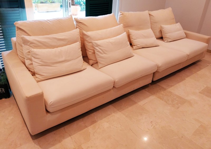 Edles weisses Stoffsofa