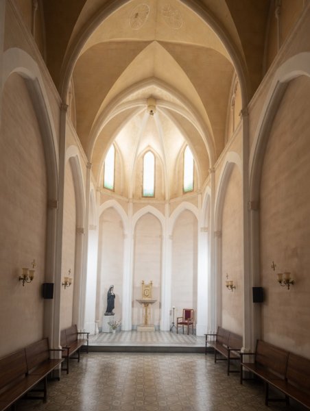 Ein einzigartiges herrschaftliches Gebäude konventualen Ursprungs mit einem außergewöhnlichen Innenhof und einer gotischen Kapelle.