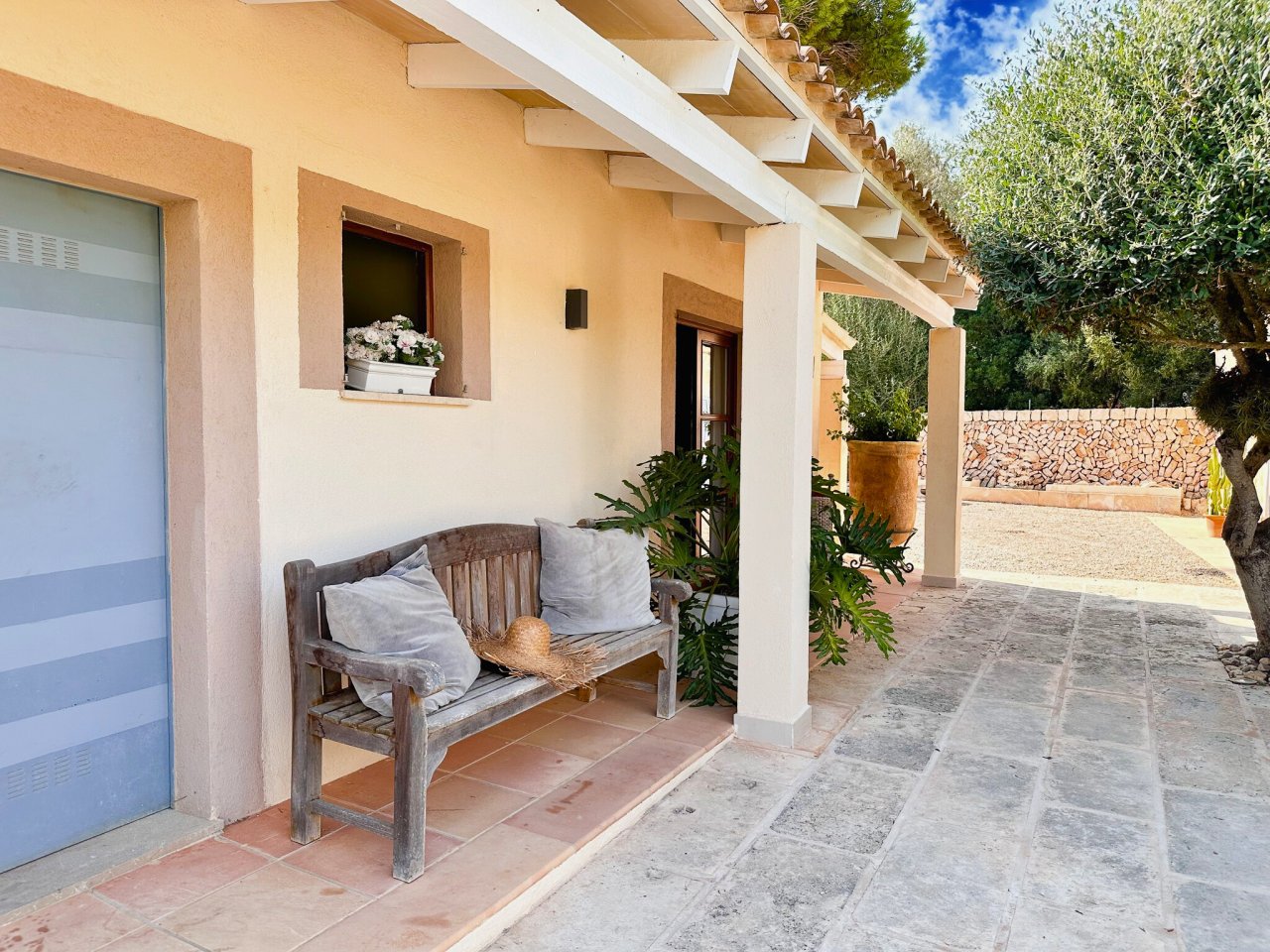 Ein Ort zum Ankommen: Stilvolle Finca bei Santanyí mit Gartenidylle und Inselcharme.
