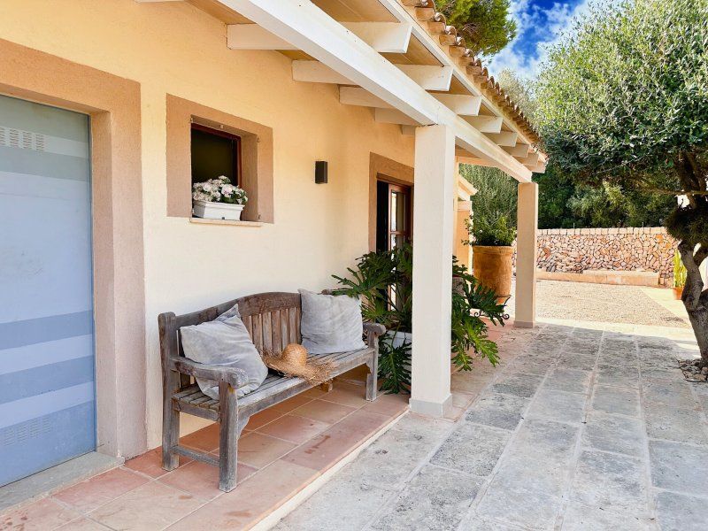Ein Ort zum Ankommen: Stilvolle Finca bei Santanyí mit Gartenidylle und Inselcharme.