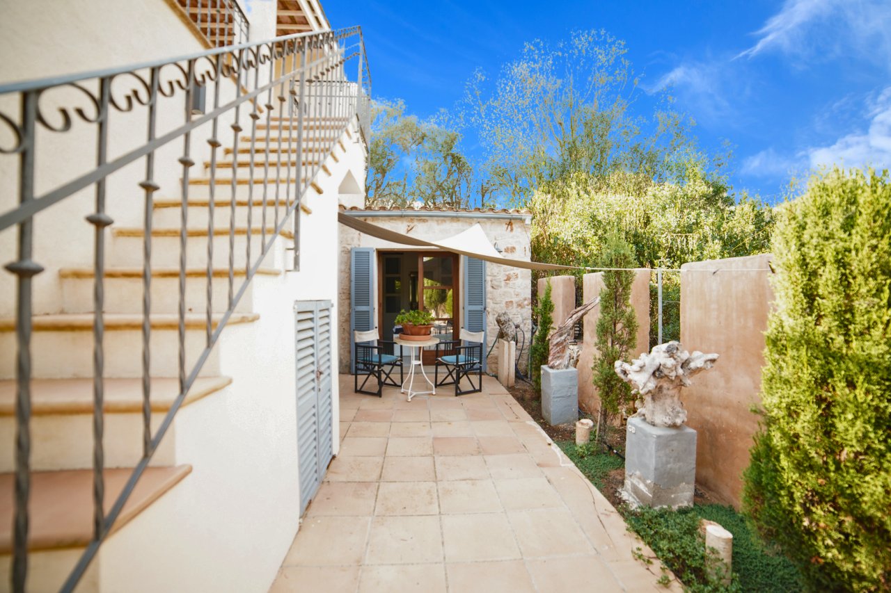 Ein Ort zum Ankommen: Stilvolle Finca bei Santanyí mit Gartenidylle und Inselcharme.