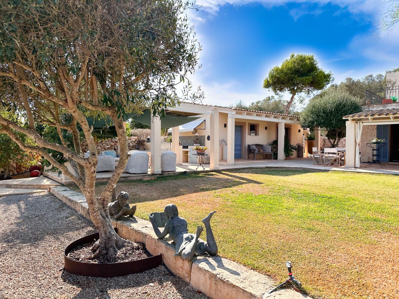 Ein Ort zum Ankommen: Stilvolle Finca bei Santanyí mit Gartenidylle und Inselcharme.