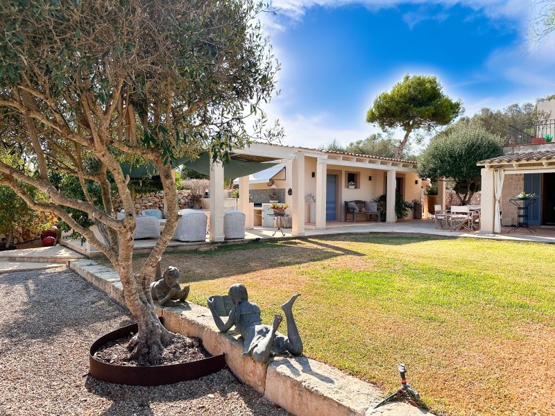 Ein Ort zum Ankommen: Stilvolle Finca bei Santanyí mit Gartenidylle und Inselcharme.
