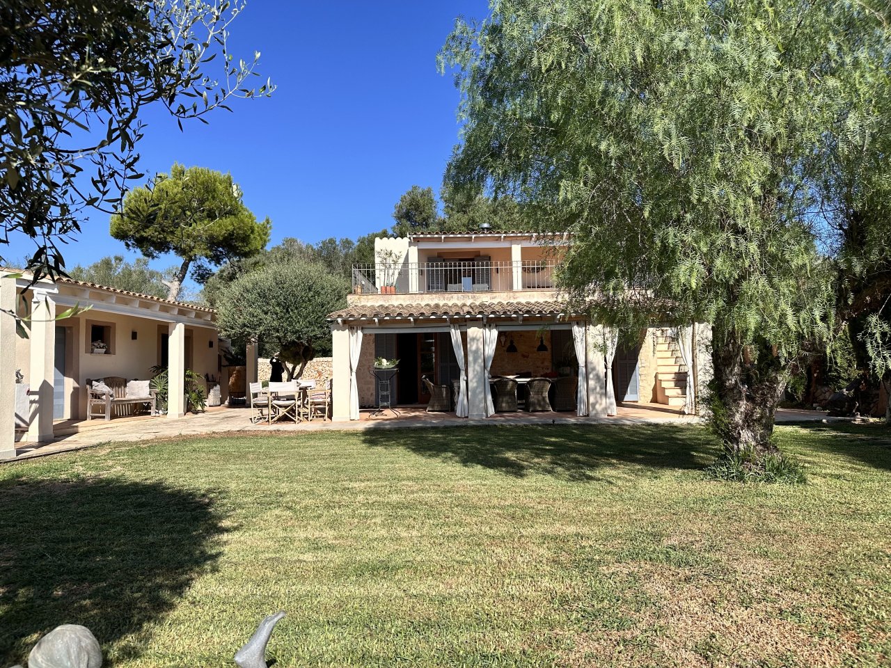 Ein Ort zum Ankommen: Stilvolle Finca bei Santanyí mit Gartenidylle und Inselcharme.