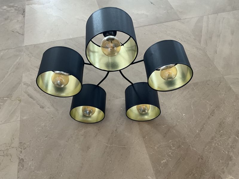 Eine Pendelleuchte und eine Deckenleuchte zu verschenken