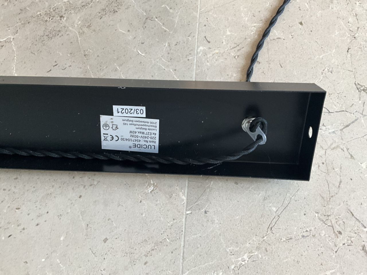 Eine Pendelleuchte und eine Deckenleuchte zu verschenken