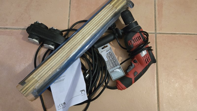 ¡Taladro percutor Einhell + accesorios por solo 25 €!