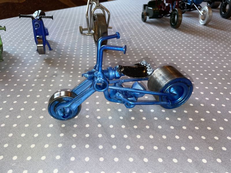 Motos artesanales únicas – Esculturas metálicas hechas a mano