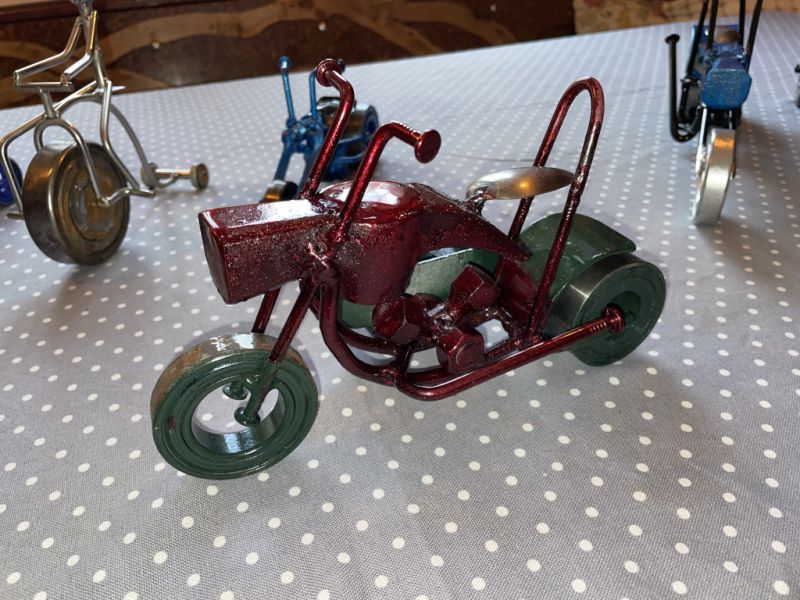 Motos artesanales únicas – Esculturas metálicas hechas a mano