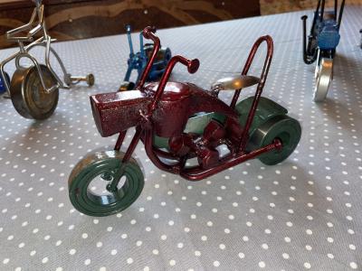 Motos artesanales únicas – Esculturas metálicas hechas a mano