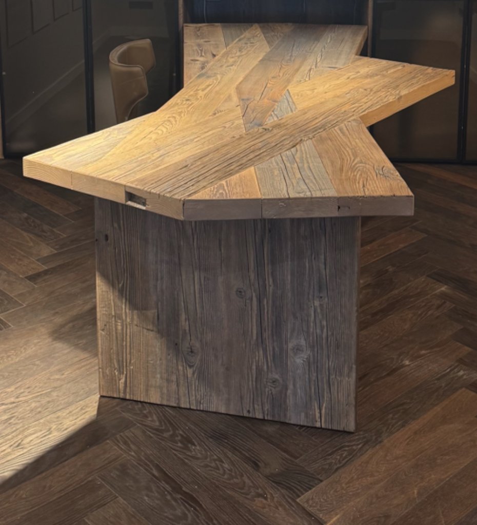 Mesa de comedor de diseño única de roble macizo — pieza única — 260 x 110/140 x 70 cm
