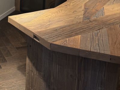 Mesa de comedor de diseño única de roble macizo — pieza única — 260 x 110/140 x 70 cm