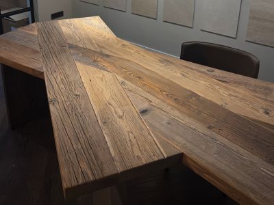 Mesa de comedor de diseño única de roble macizo — pieza única — 260 x 110/140 x 70 cm