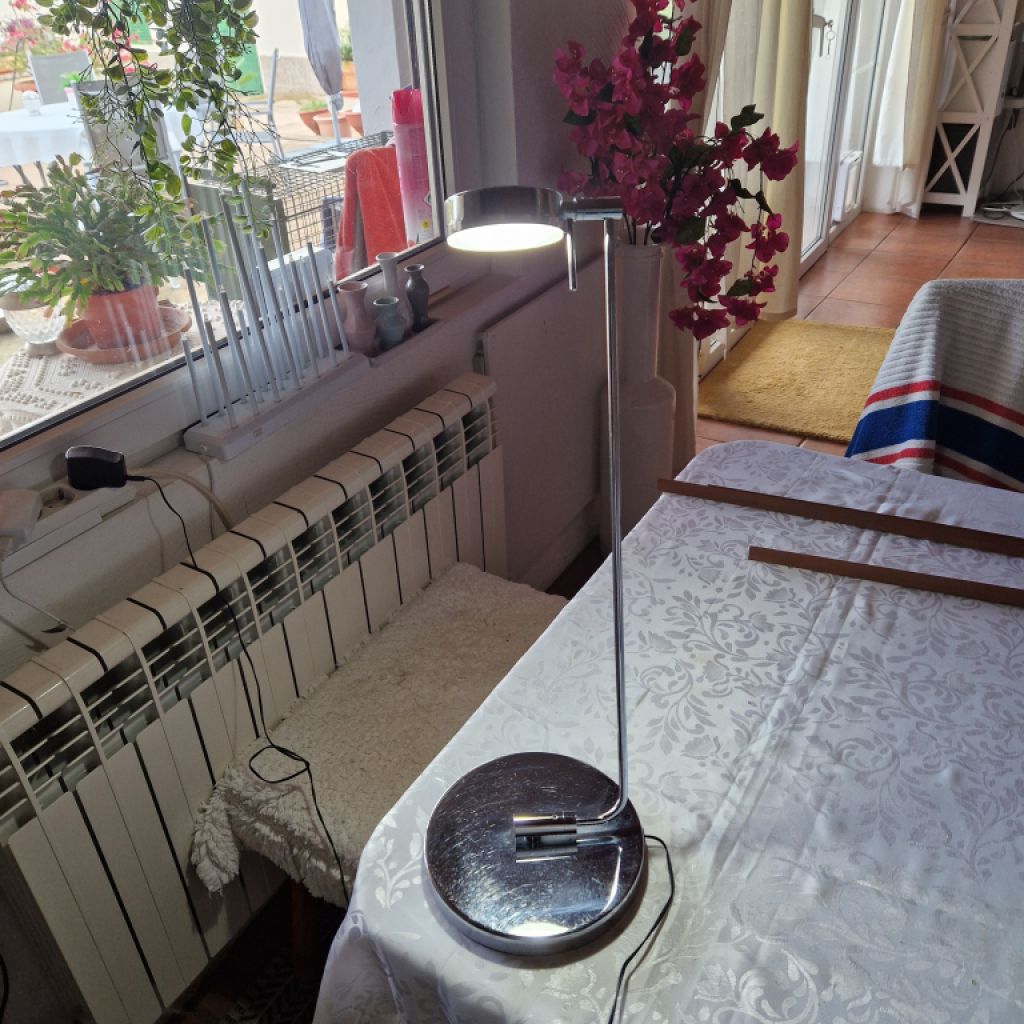 Elegante lámpara de escritorio LED