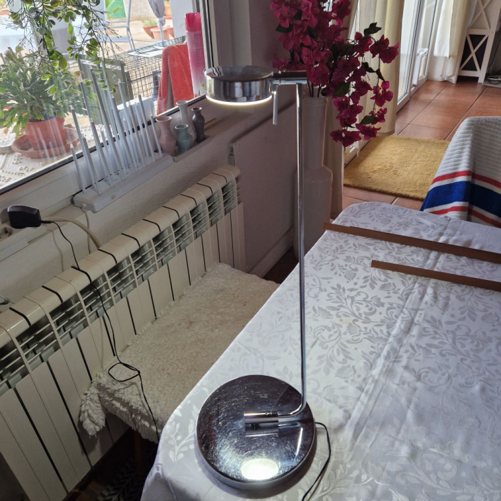 Elegante lámpara de escritorio LED