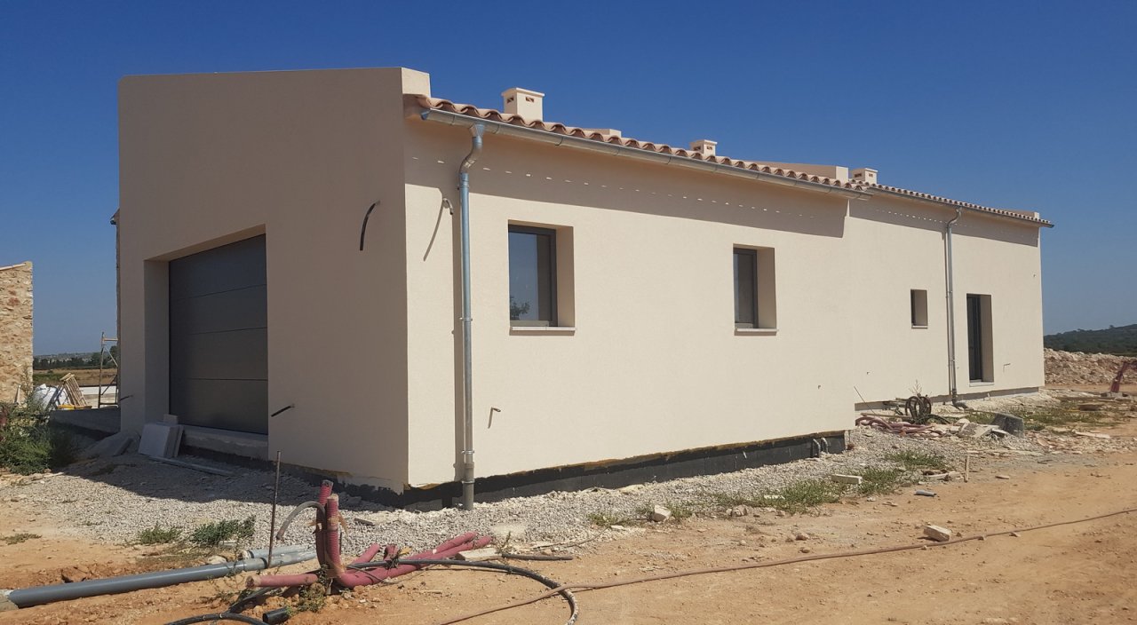 Elegante Neubaufinca mit Heizung, AC, Garage und Pool bei Porreres --- F 70