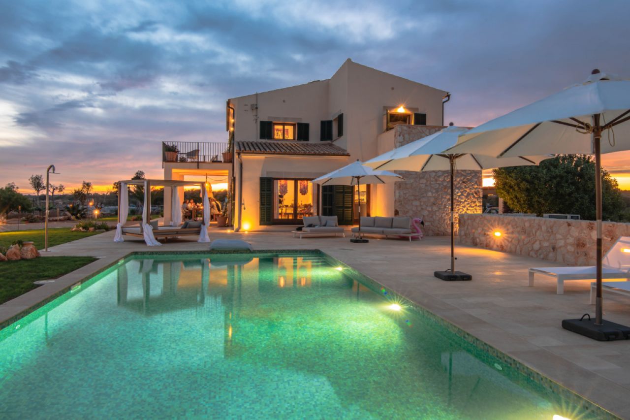 Elegant and modern finca near Es Trenc with pool -- F 32 FZ