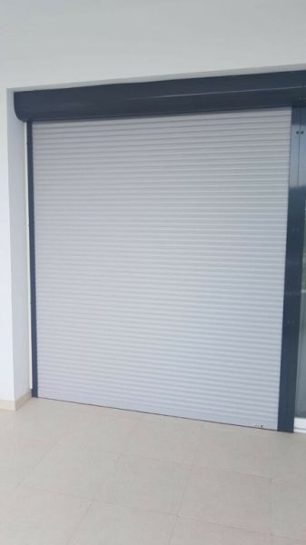 Persianas Eléctricas de Montaje Exterior/Interior