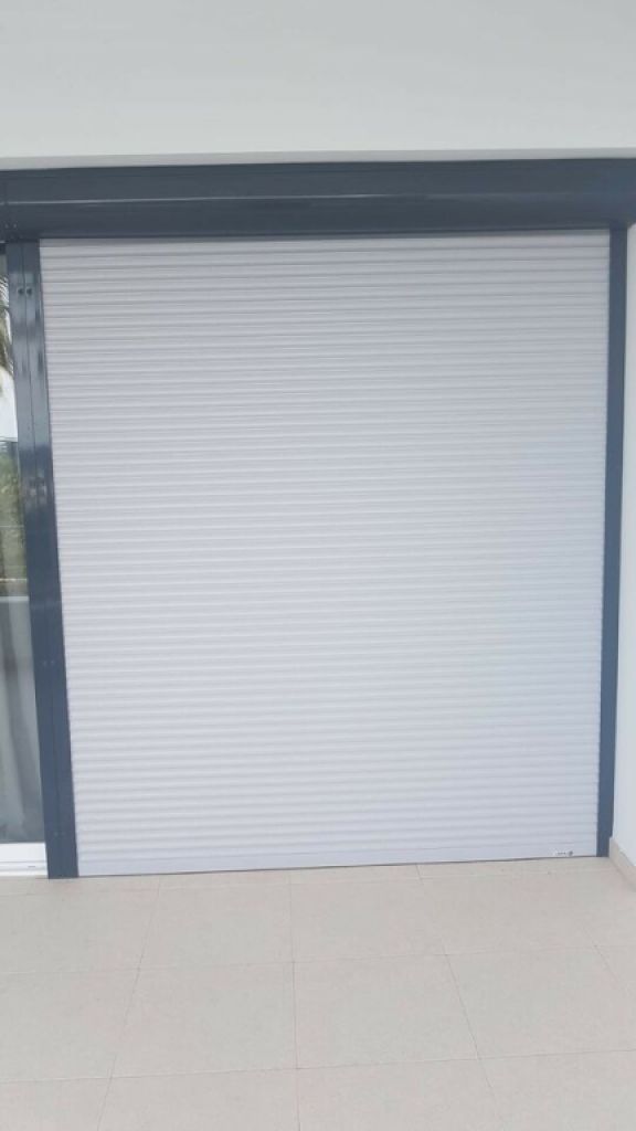 Persianas Eléctricas de Montaje Exterior/Interior
