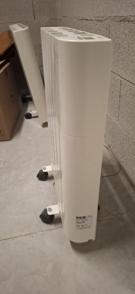 Elektrischer Ölradiator HJM 750W – mobil mit Rollen – voll funktionsfähig