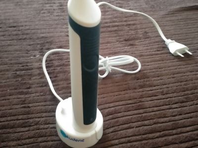 Elektrischer Uhr, Batterie Uhr und elektrische Zahnbürste