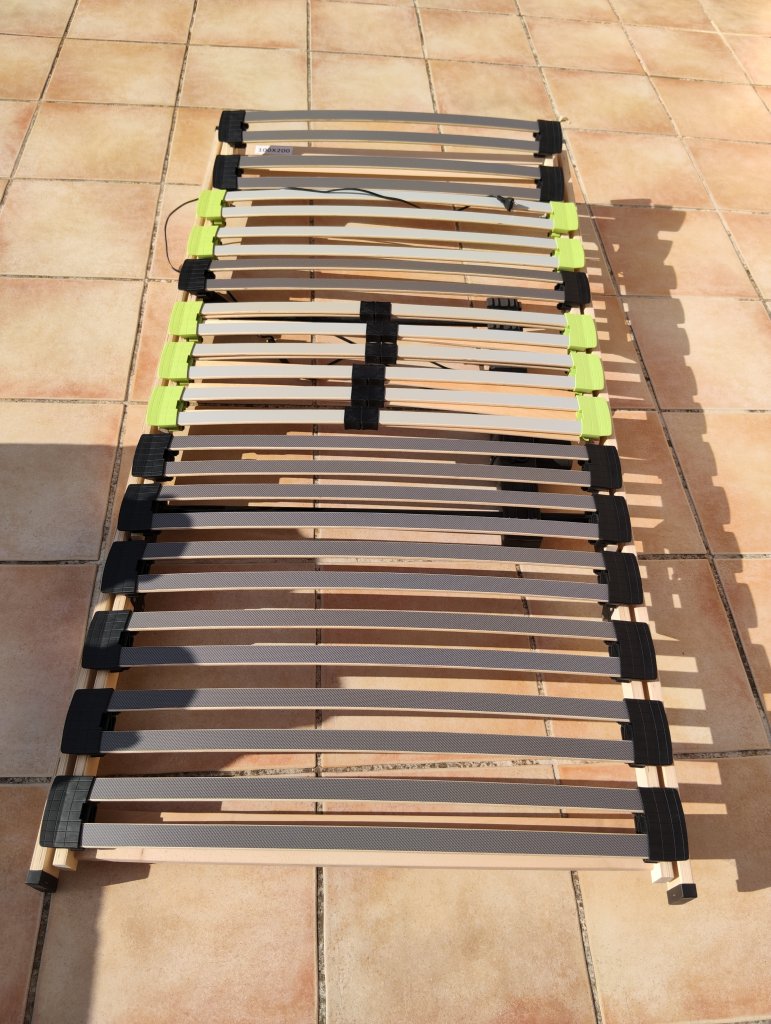 Electric slatted bed base like new