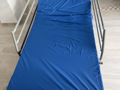 Elektrisches Pflegebett / Krankenbett  neuwertig  unbenutzt/