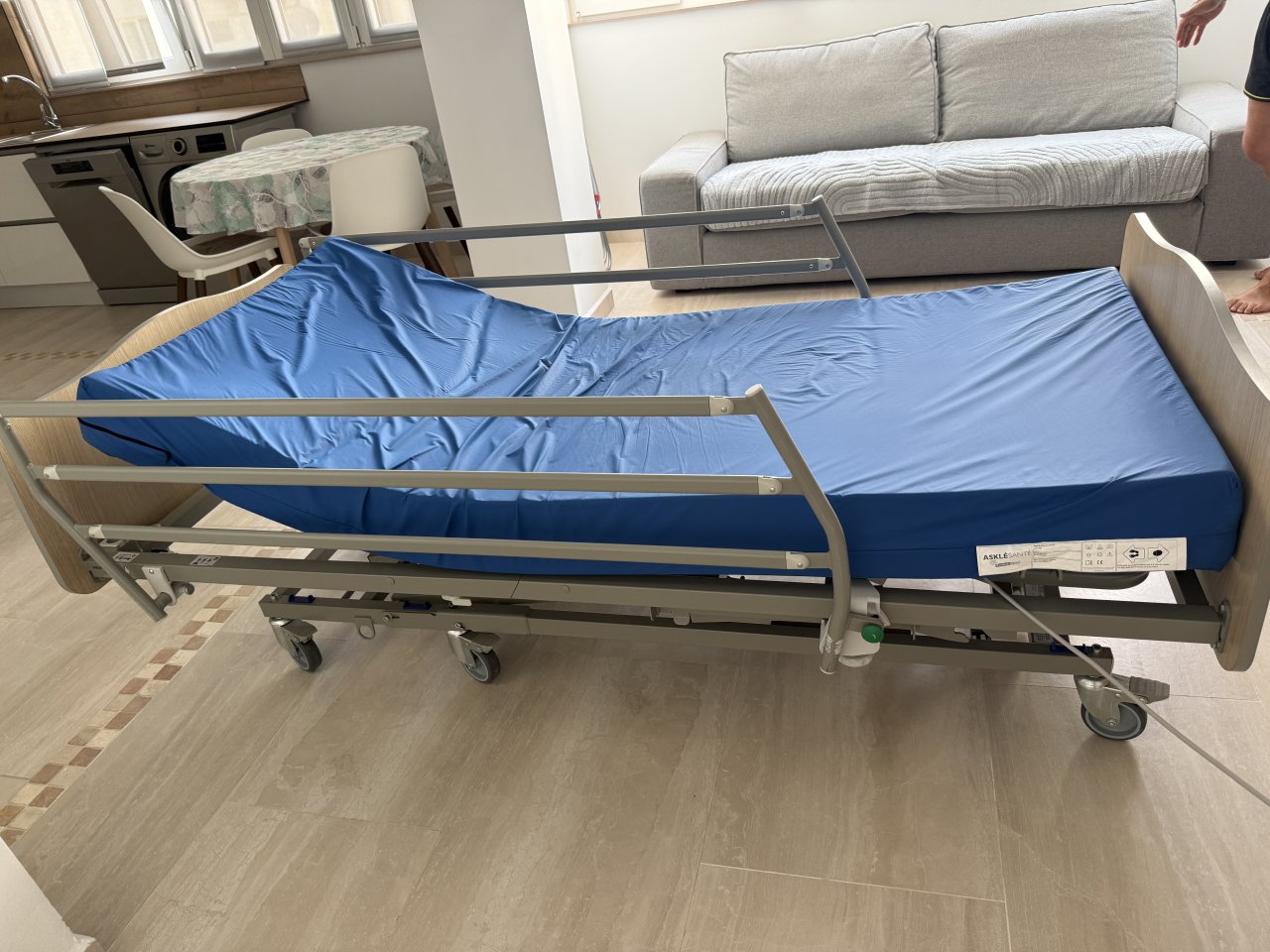 Elektrisches Pflegebett / Krankenbett  neuwertig  unbenutzt/