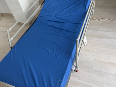 Elektrisches Pflegebett / Krankenbett  neuwertig  unbenutzt/